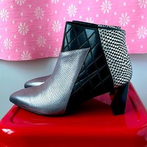 United Nude UN 40 women’s silver Zinc ankle sculptural bootie boot boots heel